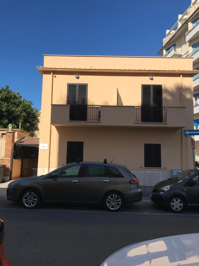 B E B Riviera Di Levante Terracina Exterior photo